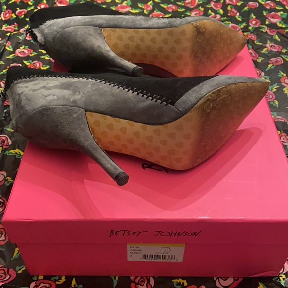 Betsey Johnson Wizaro Black Gray Booties - Picture 6 of 7
